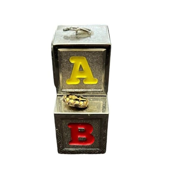 Miniature Elgin Quartz Analog Metal Children's ABC Blocks Battery Clock 1.75" - Picture 3 of 6